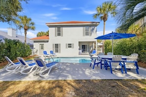 Outdoor pool, a heated pool - Private Pool, 6 passenger Golf Cart, and 4 bikes! EV charger on site! (Destin)
