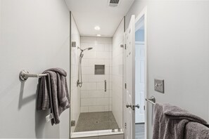 Hair dryer, towels - Private Pool, 6 passenger Golf Cart, and 4 bikes! EV charger on site! (Destin)