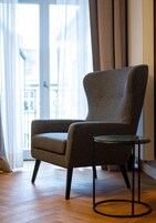 32-英寸智能电视（配备有线频道）、电视、平板电脑