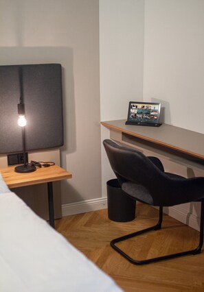 32-inch Smart TV with cable channels, TV, tablet - Hotel Le Baldinger (Bamberg)