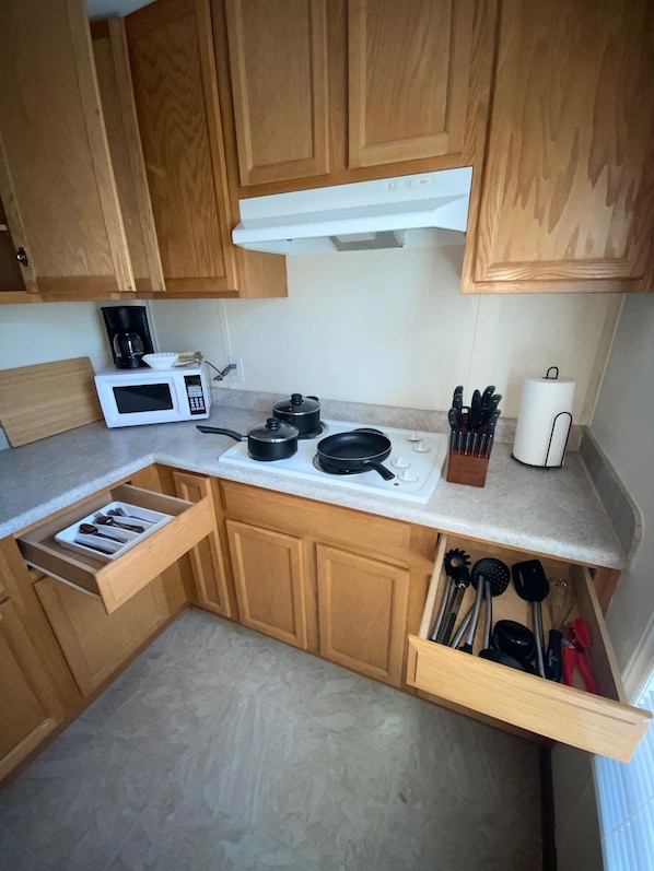 Fridge, microwave, stovetop, coffee/tea maker
