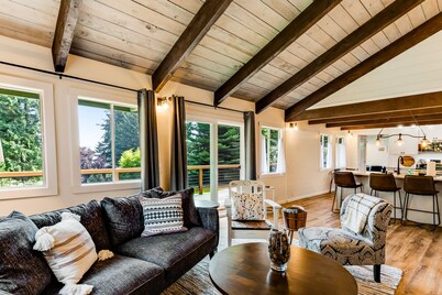 Fantastic retreat near the water w/ expansive deck & stylish interior - dogs OK