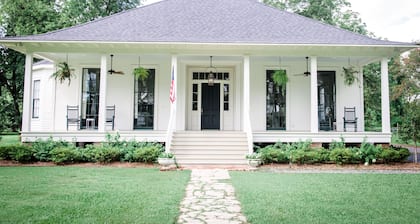 1884 Historic Bernard House on Beautiful Lake Providence