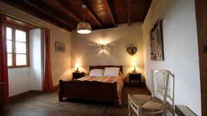 6 chambres, fer et planche à repasser, lit parapluie, Wi-Fi gratuit