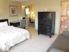 Junior Double Room | 1 bedroom, laptop workspace, iron/ironing board, free WiFi