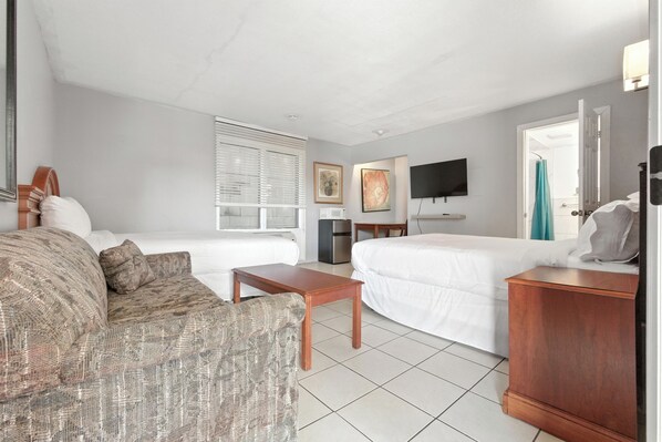 笔记本电脑工作区、熨斗/熨板、免费 WiFi、床单