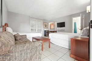 笔记本电脑工作区、熨斗/熨板、免费 WiFi、床单