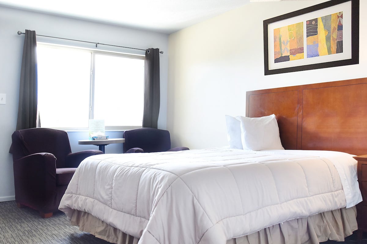 Standard Room, 1 Queen Bed