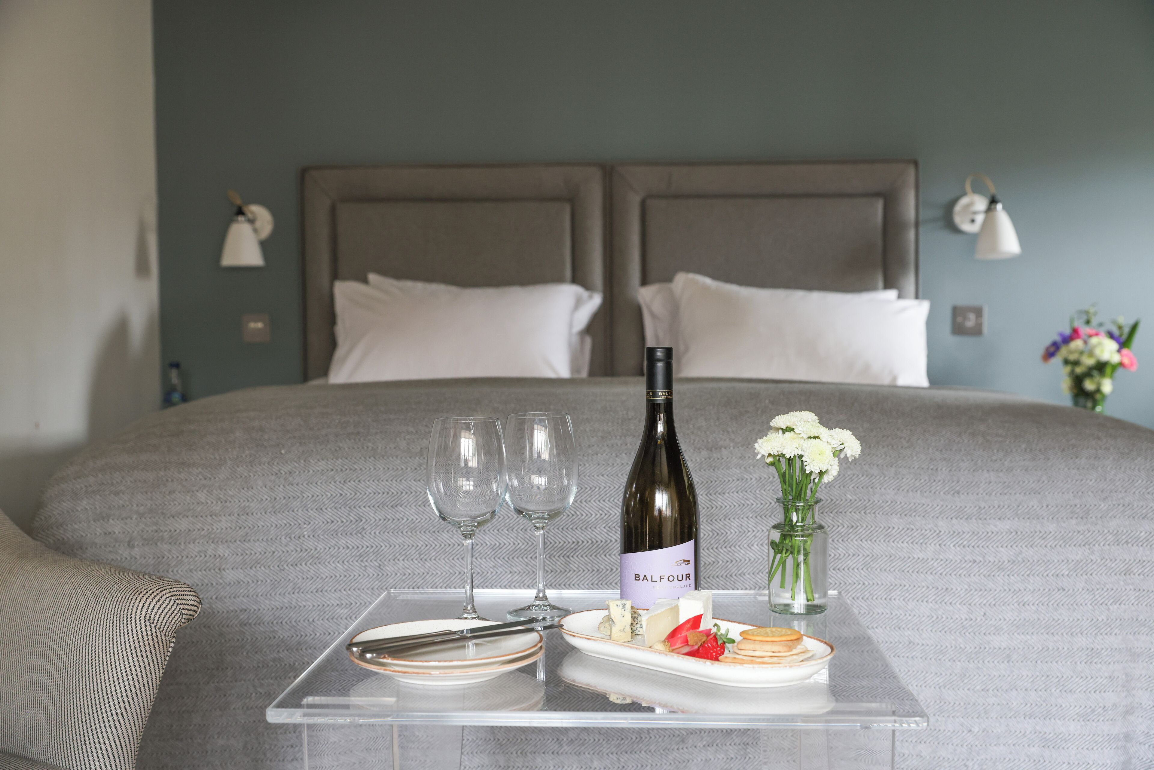 deluxe double room | 1 bedroom, individually decorated, individually furnished, desk