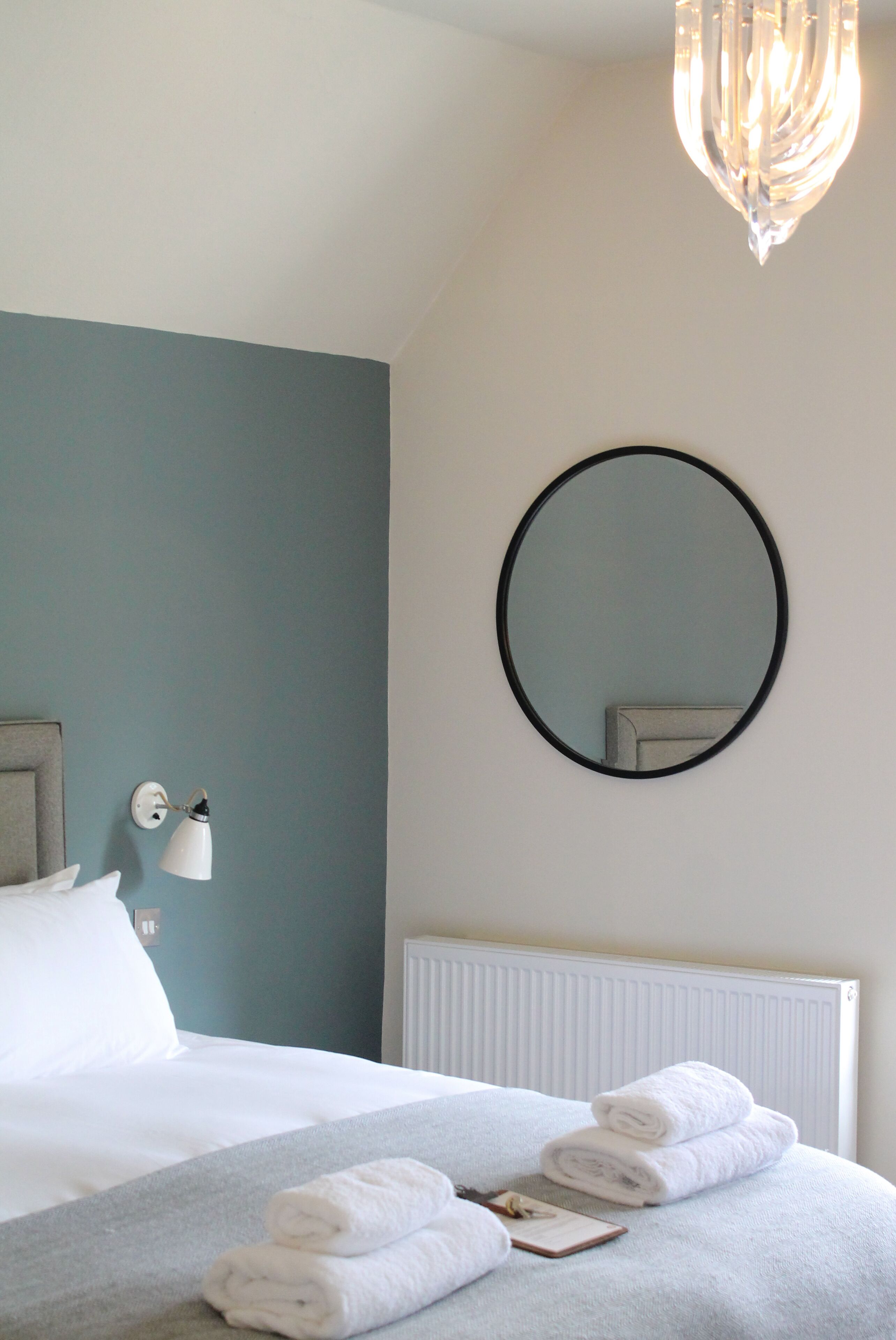 deluxe double room | 1 bedroom, individually decorated, individually furnished, desk