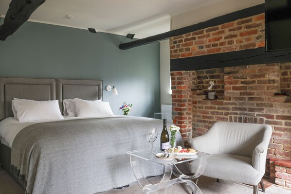 Deluxe Double Room | Individually decorated, individually furnished, desk, laptop workspace - The Swan at Forest Row (Forest Row)