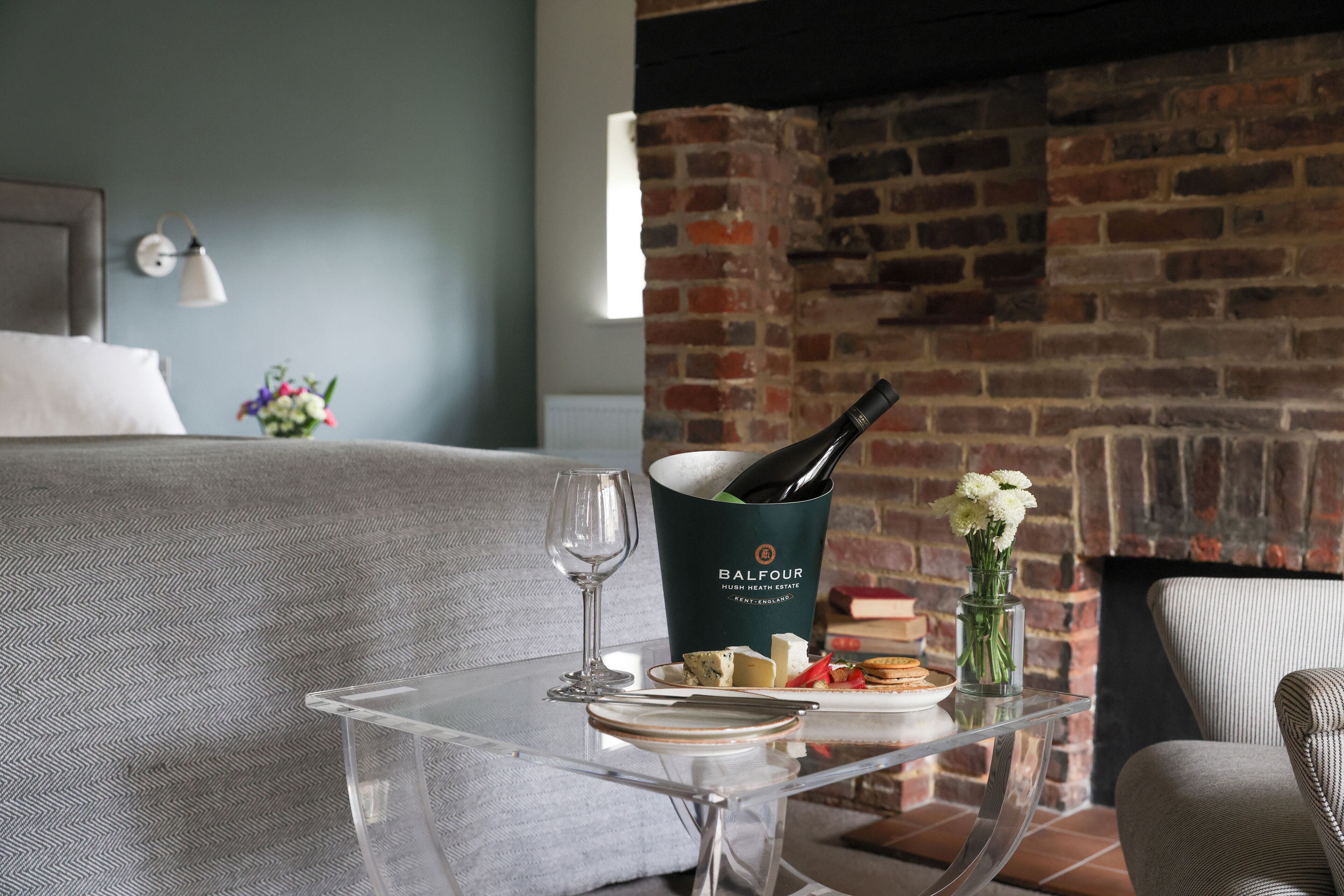 deluxe double room | 1 bedroom, individually decorated, individually furnished, desk