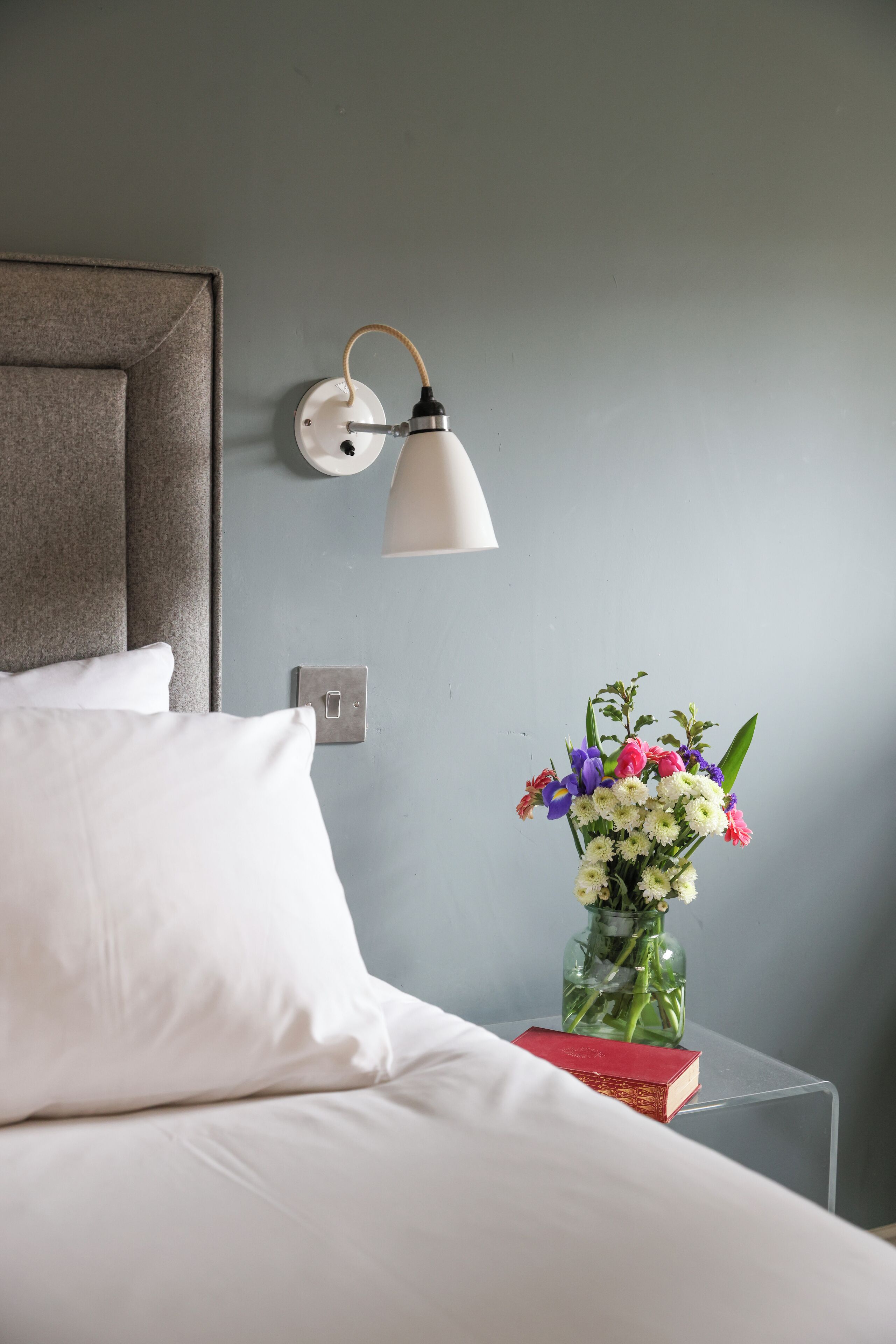 deluxe double room | 1 bedroom, individually decorated, individually furnished, desk