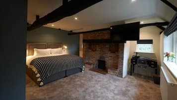 1 bedroom, individually decorated, individually furnished, desk