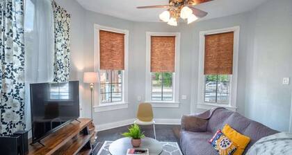 Stunning 2BR/1BA Historic Pad Few Steps Downtown