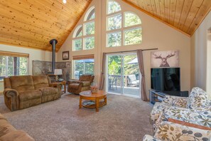 TV, peis, DVD-spiller og fotballspill