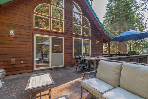 BLUE LAKE BLISS - JUST STEPS FROM BLUE LAKE SPRINGS LODGE LAKE AND REC CENTER