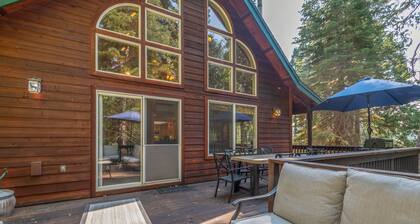 BLUE LAKE BLISS - JUST STEPS FROM BLUE LAKE SPRINGS LODGE LAKE AND REC CENTER