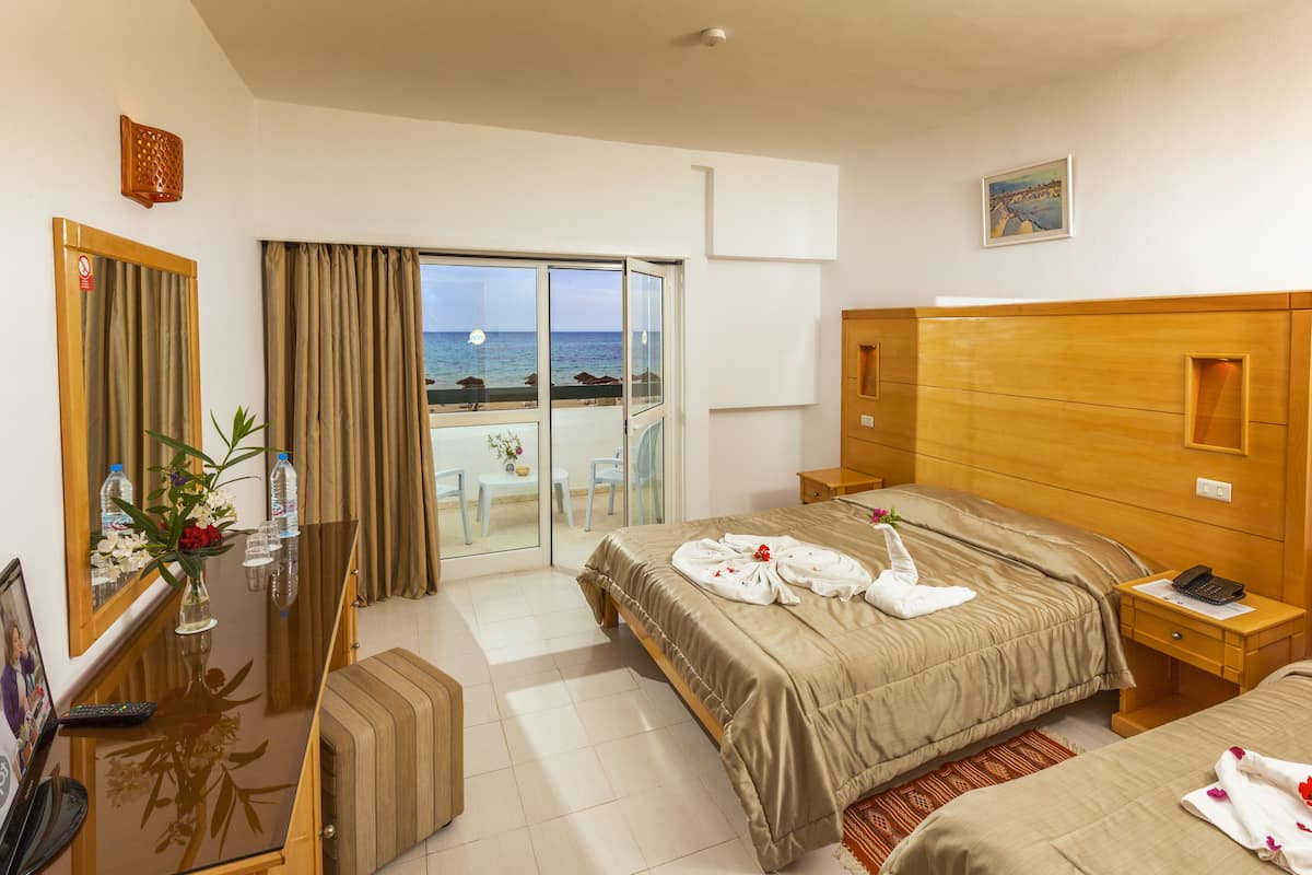 Triple Room | Individually decorated, individually furnished, iron/ironing board