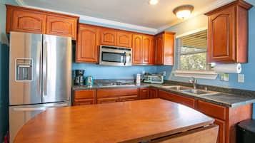 Fridge, microwave, coffee/tea maker, toaster