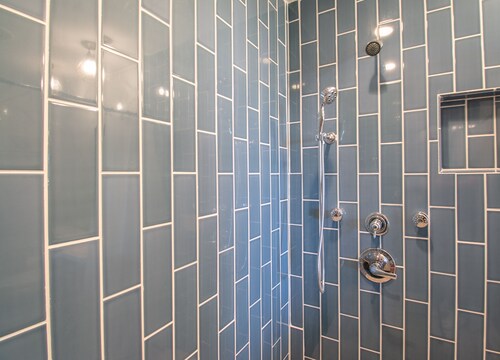 Flirty Flamingo, Too! 1 BDR 1BTH, with in-ground pool!