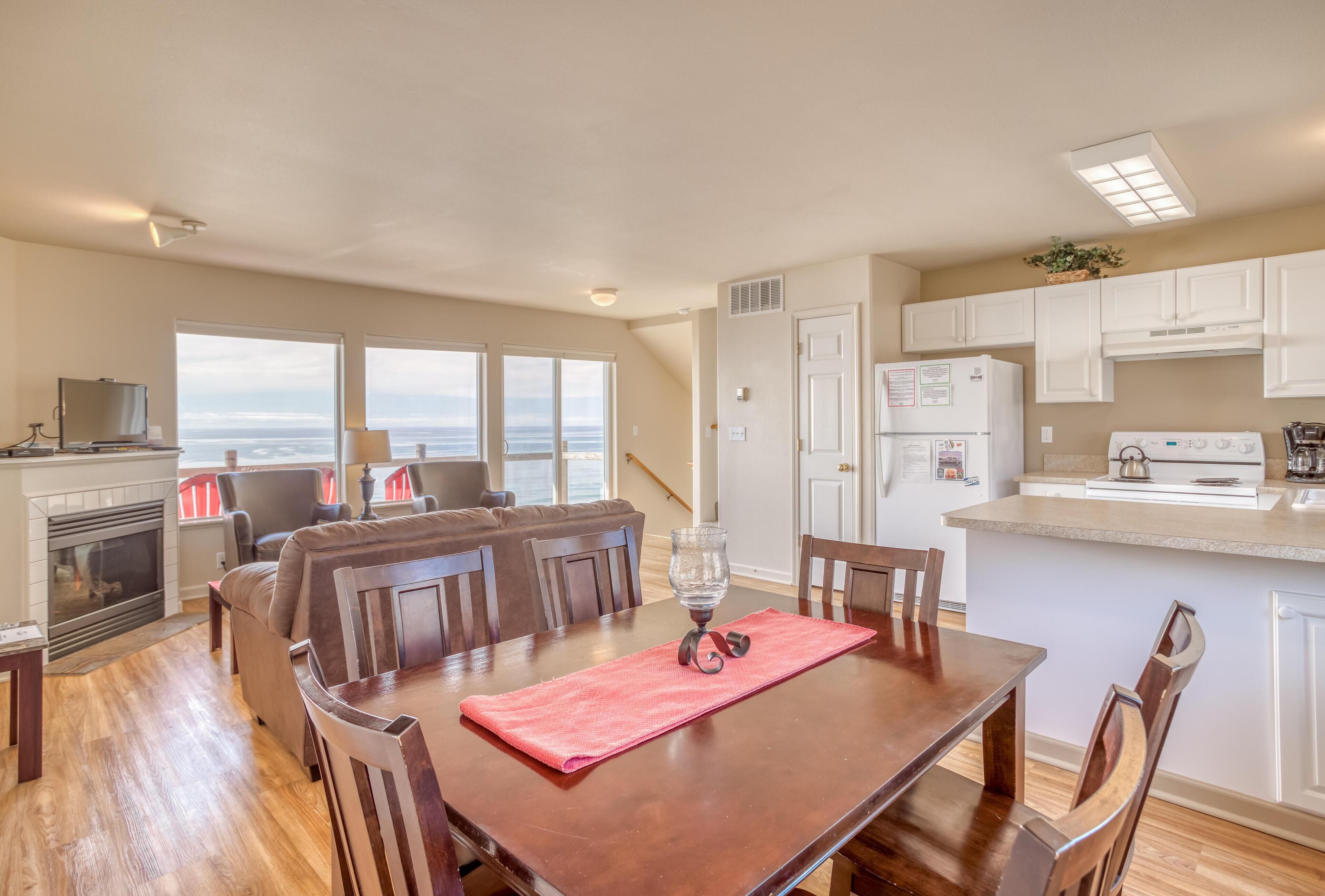 Townhome, 1 King Bed (Storm Watchers Pointe) | Private kitchen