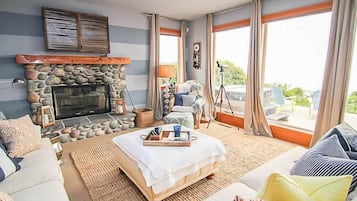 Rumah, Beberapa Tempat Tidur (Pearl By the Sea) | Ruang keluarga