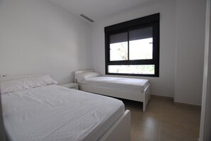 2 slaapkamers, een strijkplank/strijkijzer, gratis wifi, beddengoed
