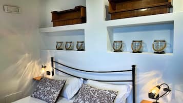 Romantic Studio Suite, Mountain View | Free WiFi, bed sheets