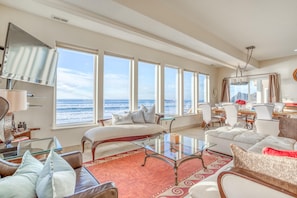 House, Multiple Beds (Wave Crest) | Living room