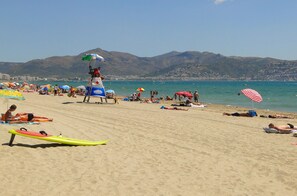 Beach nearby, white sand, beach bar - Rubina Resort (Castello d'Empuries)