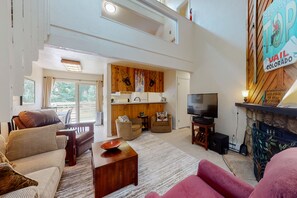 TV, fireplace