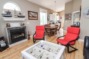 House, Multiple Beds (Lola's Lighthouse) | Living room | Table football, ping pong - Lola's Lighthouse (Lincoln City)