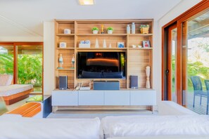 House | Living room | Flat-screen TV
