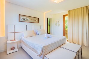 House | 6 bedrooms, individually decorated, individually furnished