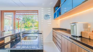 House | Dapur peribadi | Peti sejuk/penyejuk beku saiz penuh, ketuhar gelombang mikro, dapur