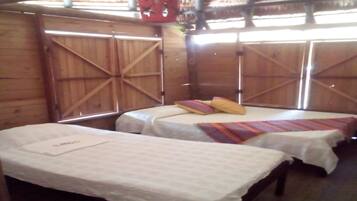 Individually decorated, iron/ironing board, free WiFi, bed sheets