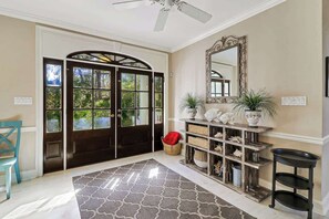 Interior - 6 bd 4 and one half bath Family Friendly Beach Home with heated pool Just a bloc (Hilton Head Island)