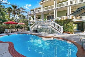 Pool - 6 bd 4 and one half bath Family Friendly Beach Home with heated pool Just a bloc (Hilton Head Island)