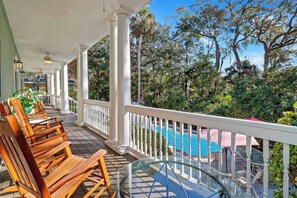 Property grounds - 6 bd 4 and one half bath Family Friendly Beach Home with heated pool Just a bloc (Hilton Head Island)