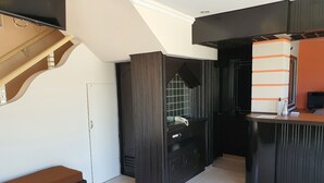 A modern hotel room with a large window, a built-in desk, and a seating area with a bench. - Hotel Atlantico (Veracruz)