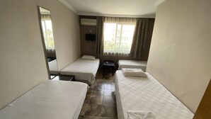 Quadruple Room | Iron/ironing board (on request) - Özcan Otel (Marmaris)
