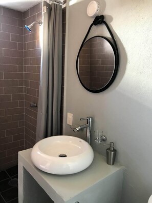 Standard Room | Pancuran Bilik Mandi