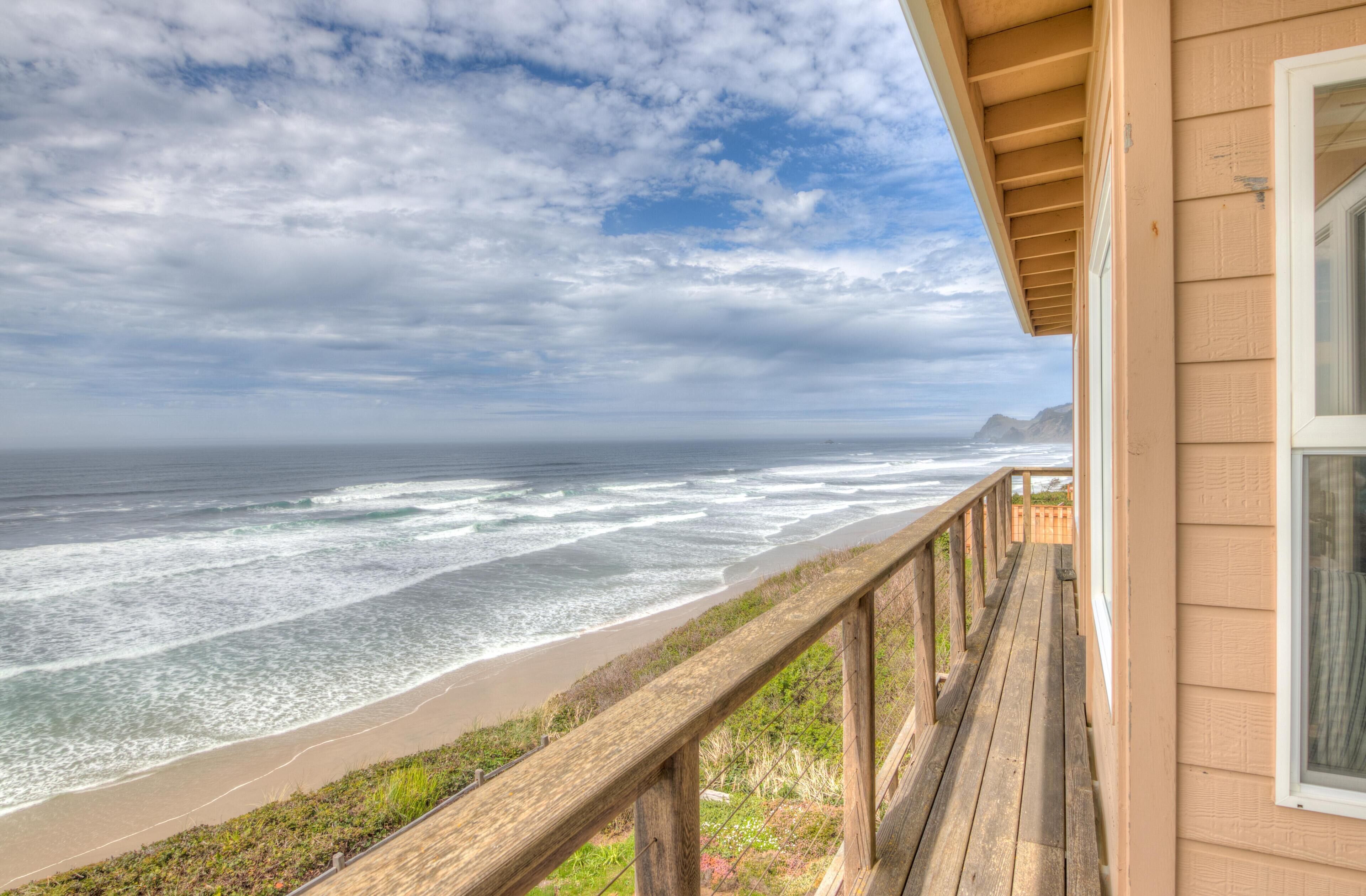 House, Multiple Beds (Surf and Sand) | Balcony