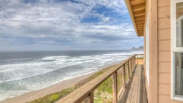 House, Multiple Beds (Surf and Sand) | Balcony