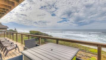House, Multiple Beds (Surf and Sand) | Balcony