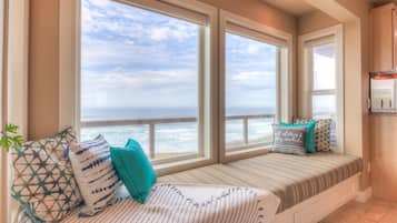 House, Multiple Beds (Surf and Sand) | Living room
