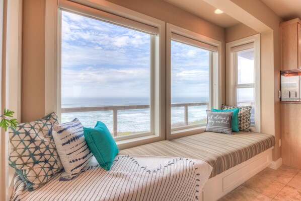 Talo, useita sänkyjä (Surf and Sand) | Olohuone