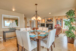 House, Multiple Beds (Surf and Sand) | Private kitchen - Surf and Sand (Lincoln City)