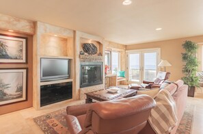Living room - Surf and Sand (Lincoln City)